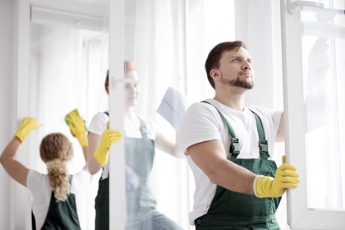 Professionnels : comment entretenir de grandes vitres ?