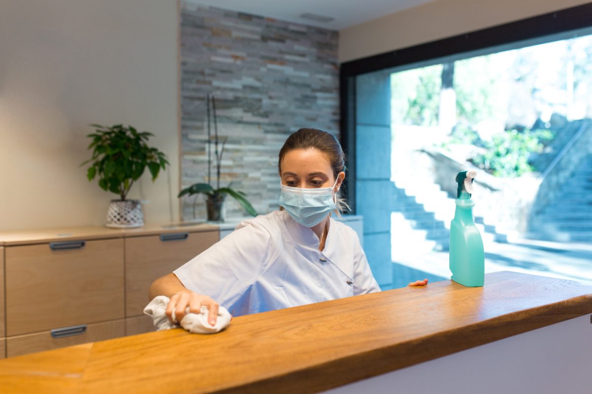Qui nettoie les centres médicaux ?